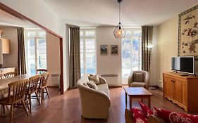 Grand T3 centre Cauterets 6 à 8 pers. WIFI. Balcon
